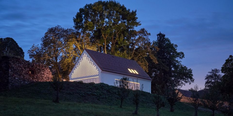 Fényjáték egy barokk kertben