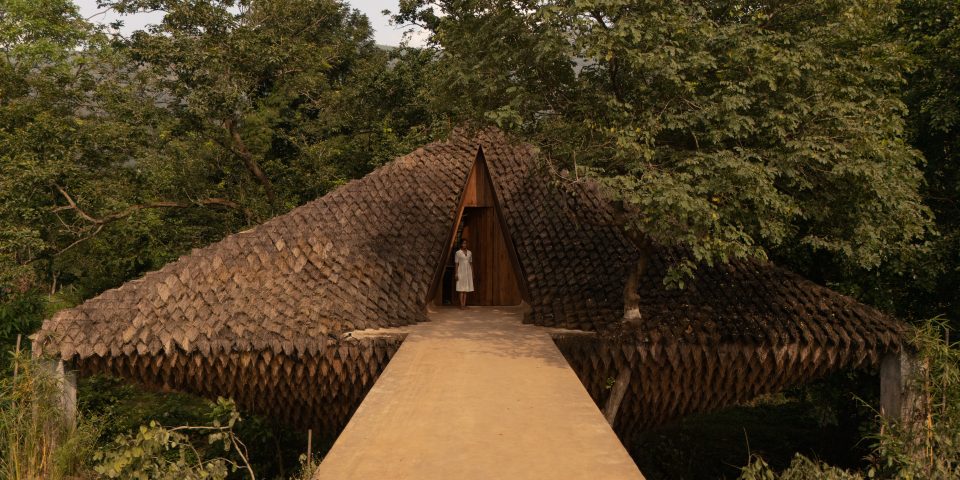 Áthidalva a természetet – Hídház Indiában