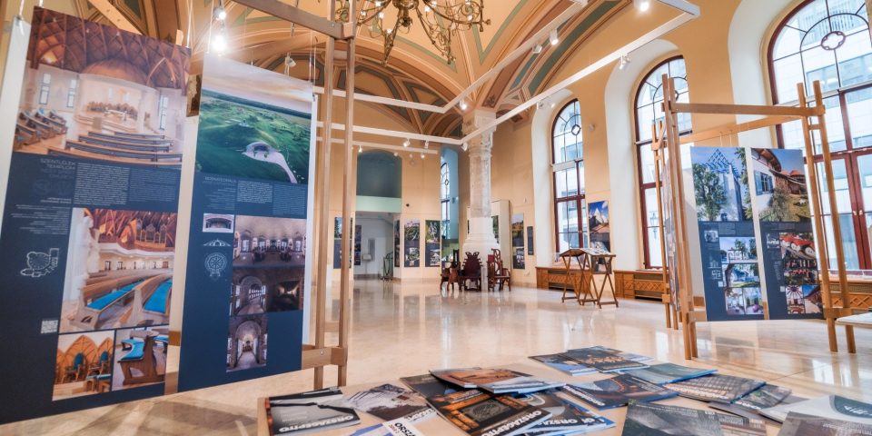 Kassára utazik a Kós Károly Egyesülés „Magyar Élő Építészet – Határtalan Országépítés” című kiállítása