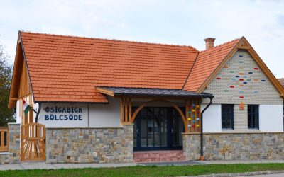 Év tetője I. díjat nyert a Robogány Andrea építész által tervezett kóspallagi Csigabiga bölcsöde